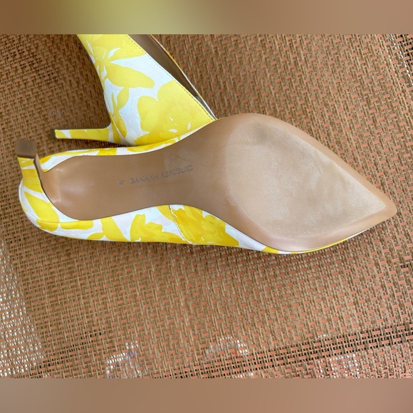 NEW Banana Republic 12 hour Madison yellow Pumps size 9M - Picture 6 of 12